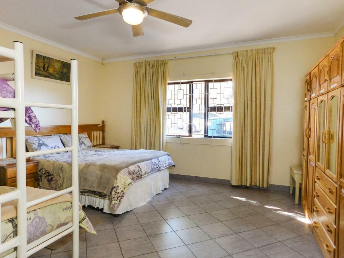 Mama Mia Cottages Oslo Beach Port Shepstone Esterno foto