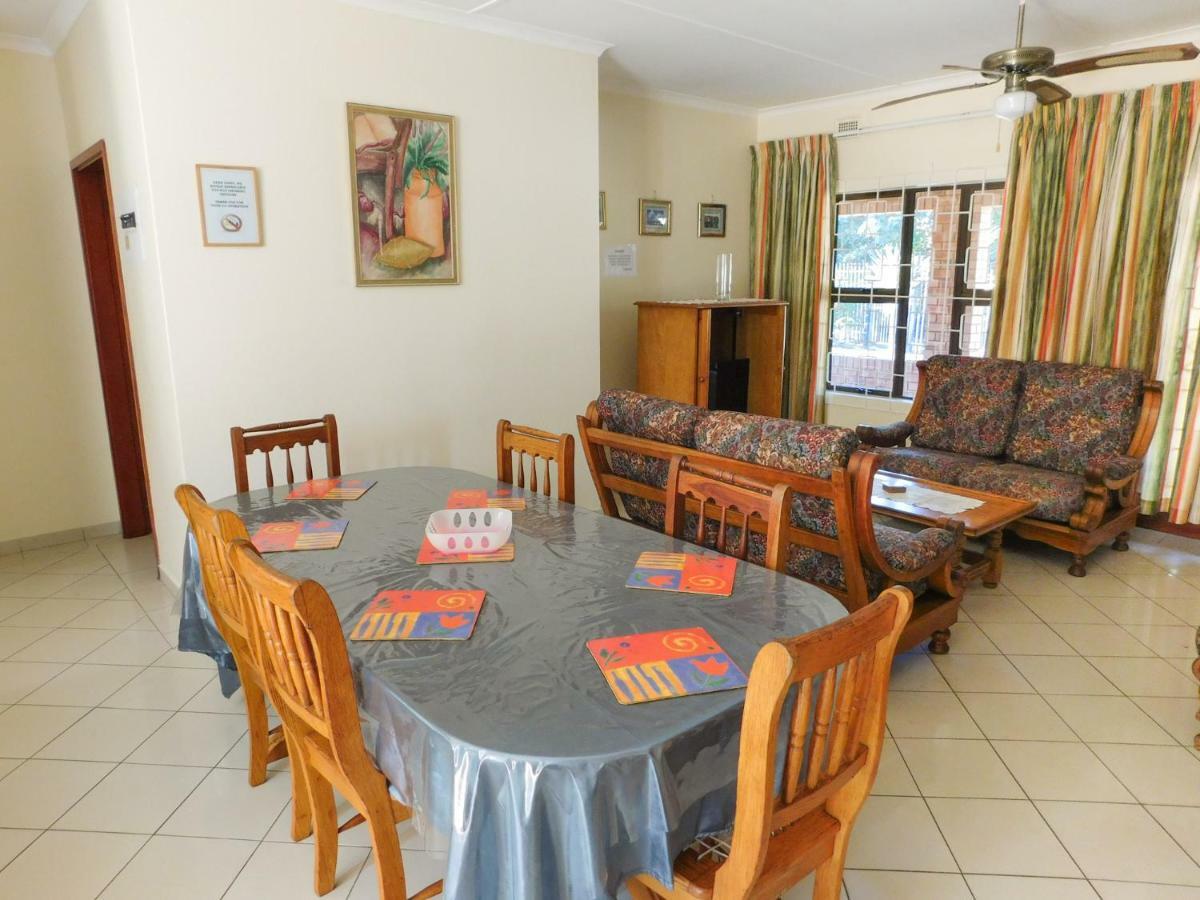 Mama Mia Cottages Oslo Beach Port Shepstone Esterno foto