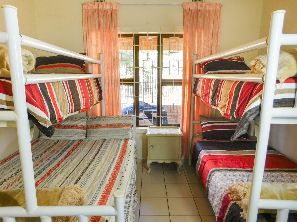 Mama Mia Cottages Oslo Beach Port Shepstone Esterno foto