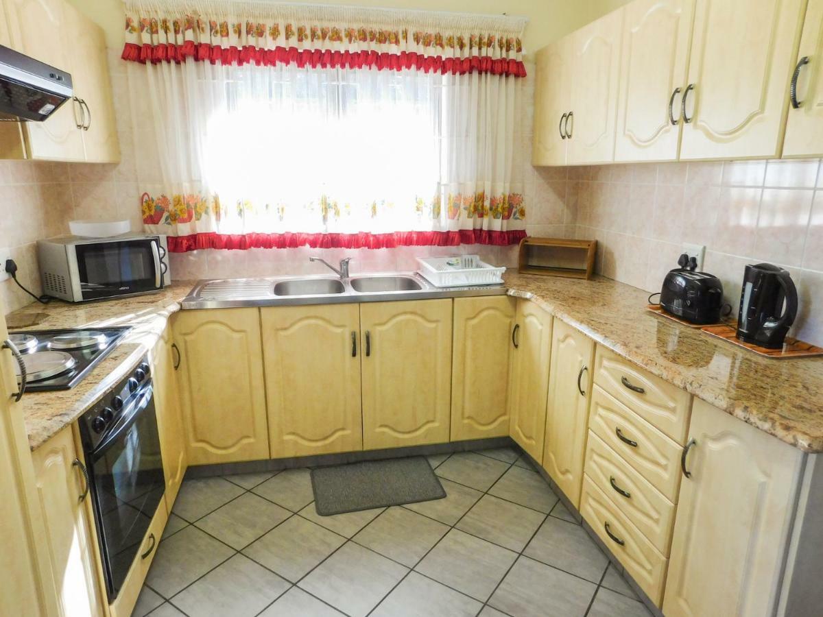 Mama Mia Cottages Oslo Beach Port Shepstone Esterno foto