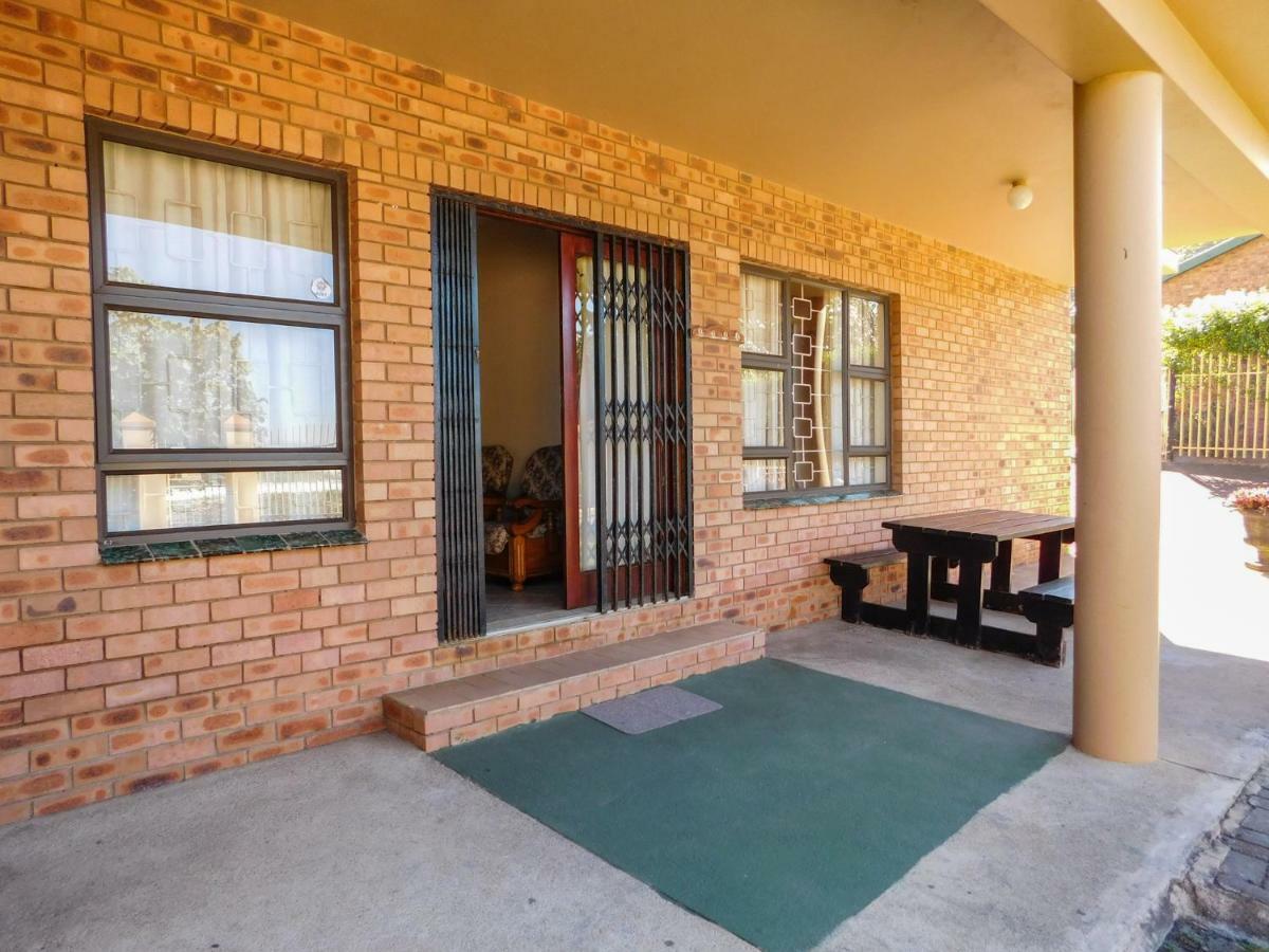 Mama Mia Cottages Oslo Beach Port Shepstone Esterno foto