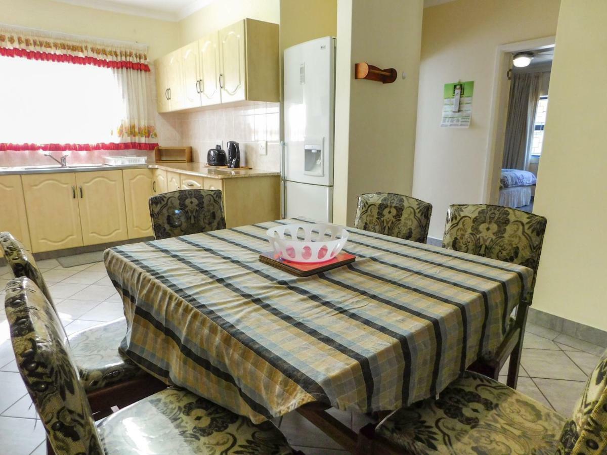 Mama Mia Cottages Oslo Beach Port Shepstone Esterno foto