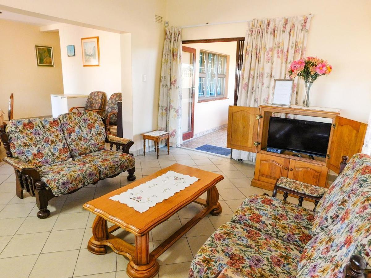 Mama Mia Cottages Oslo Beach Port Shepstone Esterno foto