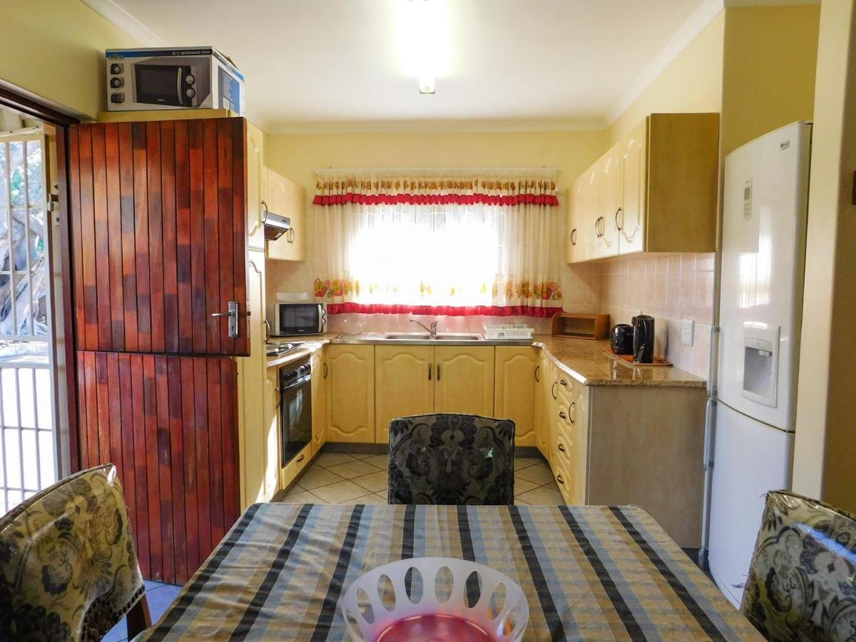 Mama Mia Cottages Oslo Beach Port Shepstone Esterno foto
